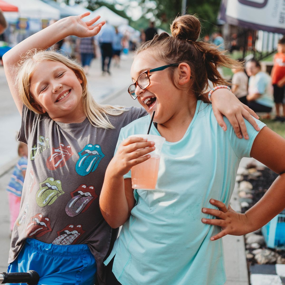 2 kids posing and smiling with a Twist drink